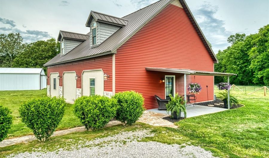 4702 Chandlers Rd, Auburn, KY 42206 - 3 Beds, 2 Bath