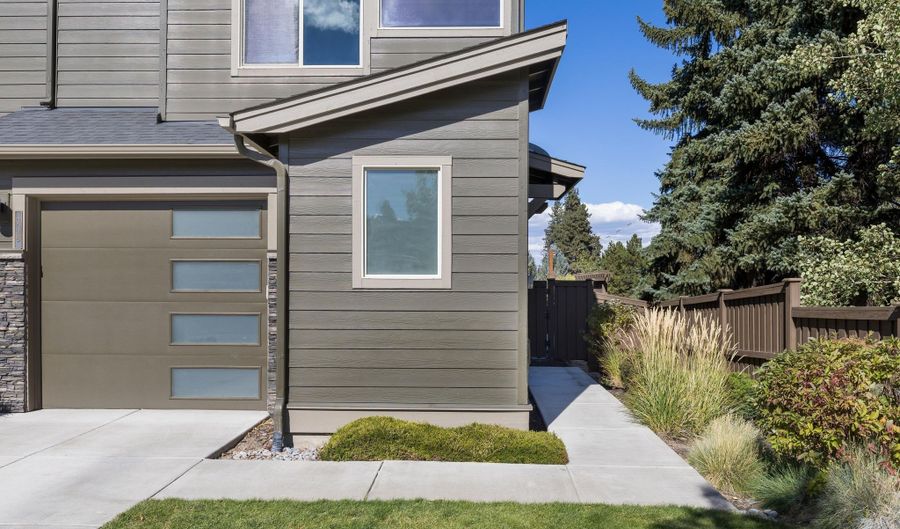 748 NE Vail Ln, Bend, OR 97701 - 3 Beds, 3 Bath