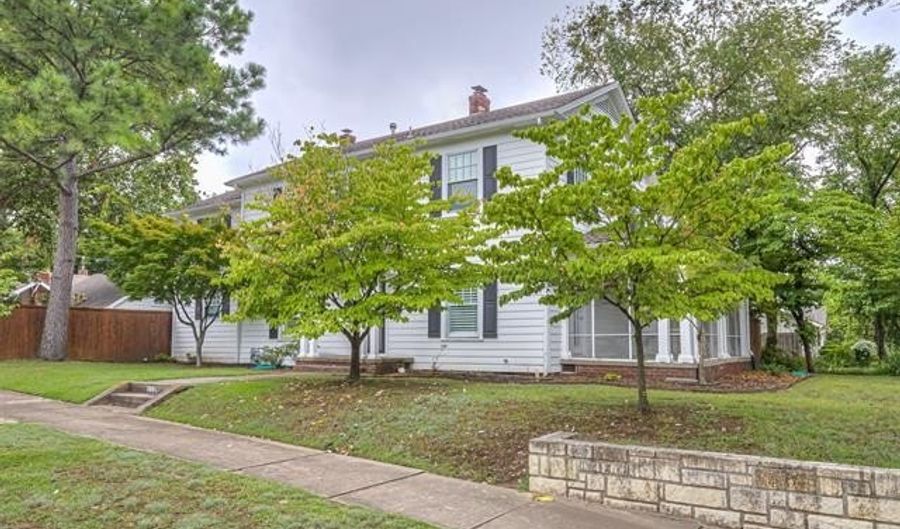 2102 E 17th St, Tulsa, OK 74104 - 4 Beds, 3 Bath