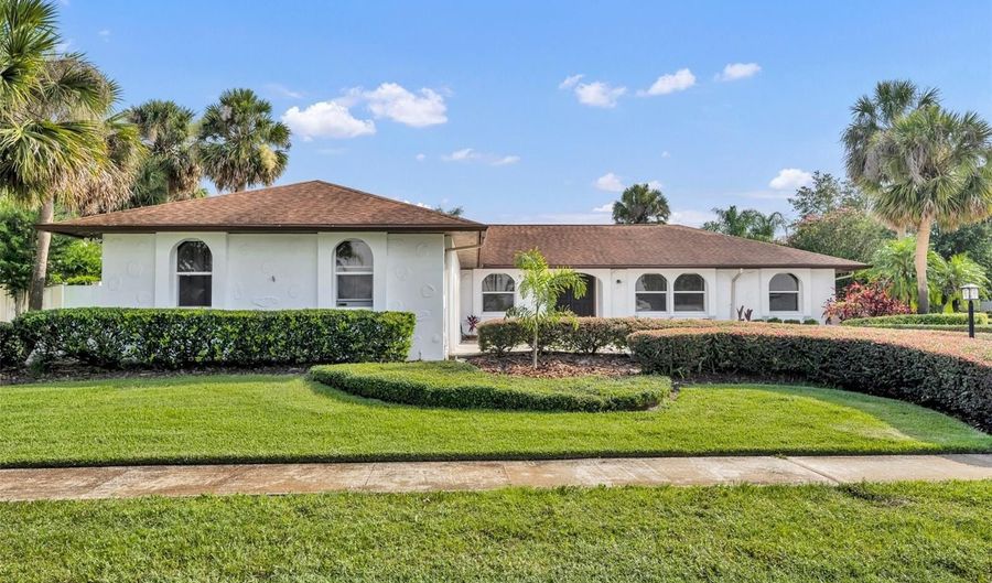 137 N SPRING LAKE Dr, Altamonte Springs, FL 32714 - 5 Beds, 3 Bath