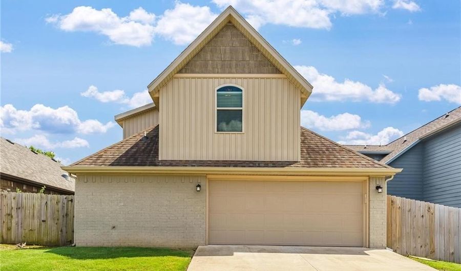 3210 Hillstone Ave, Bentonville, AR 72713 - 4 Beds, 3 Bath