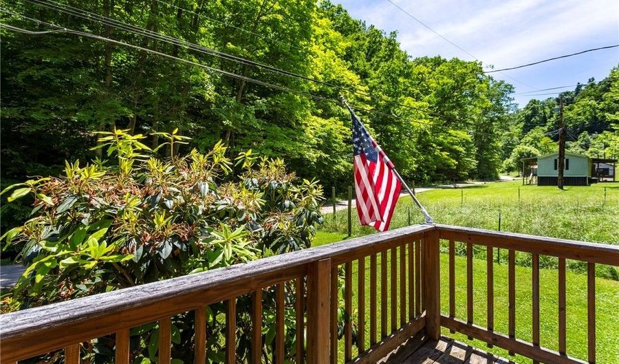 709 Waugh Branch Rd, Barboursville, WV 25504 - 3 Beds, 2 Bath