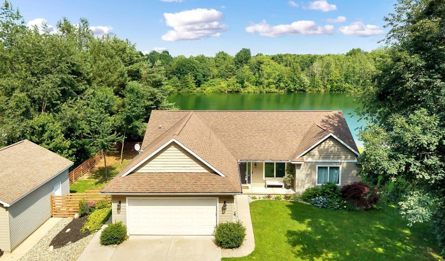 9760 Jade Dr, Allendale, MI 49401 - 4 Beds, 4 Bath