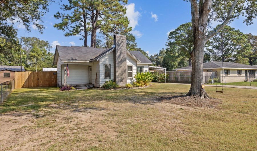 1040 Wilkins St, Arnaudville, LA 70512 - 3 Beds, 2 Bath