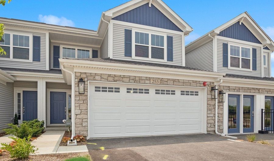 381 Masters Dr, Addison, IL 60101 - 2 Beds, 3 Bath