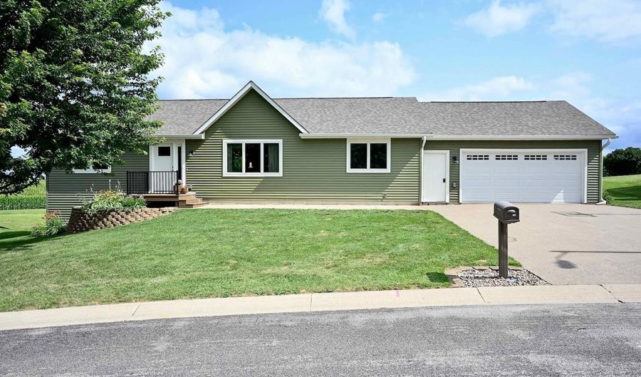 206 Park Ave, Altura, MN 55910 - 4 Beds, 3 Bath