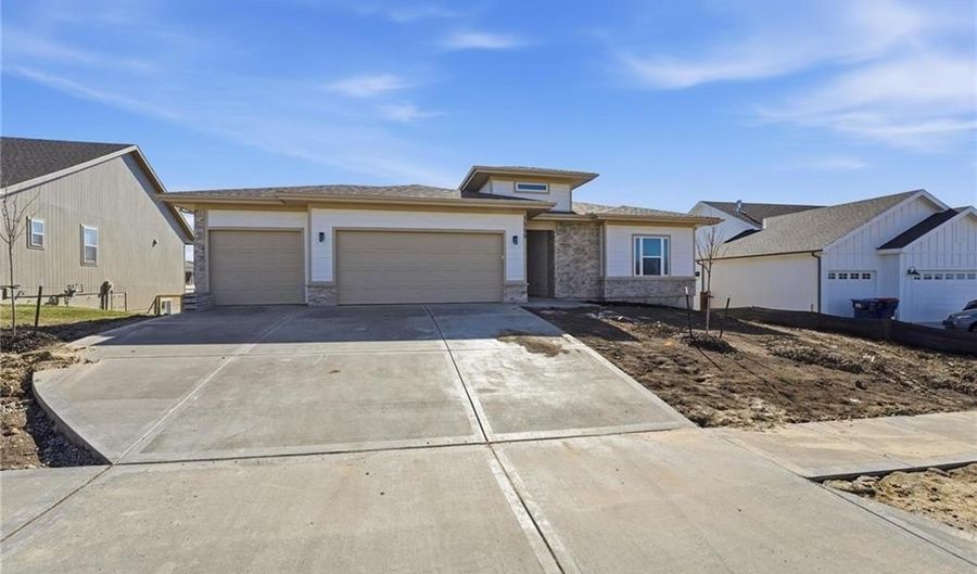 1599 Grayhawk Dr, Basehor, KS 66007 - 4 Beds, 4 Bath