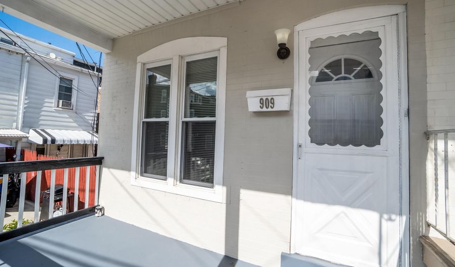 909 S HALL St, Allentown, PA 18102 - 5 Beds, 3 Bath