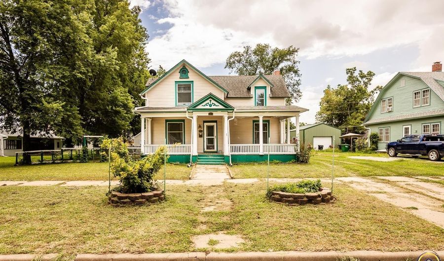 509 NW 5th St, Abilene, KS 67410 - 3 Beds, 3 Bath