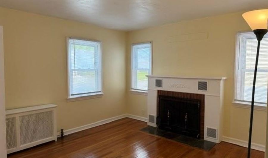 128 Pleasant Ave, Bergenfield, NJ 07621 - 2 Beds, 1 Bath