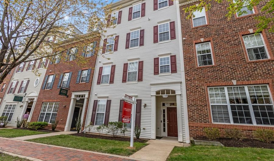 159 MILL GREEN Ave #200, Gaithersburg, MD 20878 - 3 Beds, 3 Bath