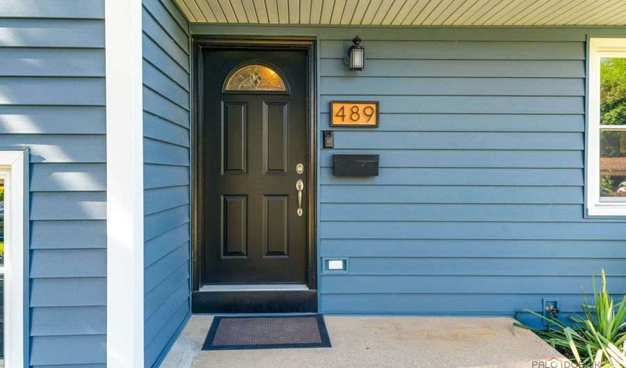 489 1st St, Antioch, IL 60002 - 3 Beds, 2 Bath