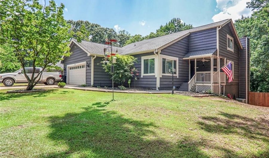 5533 Gibson Dr, Acworth, GA 30102 - 5 Beds, 3 Bath
