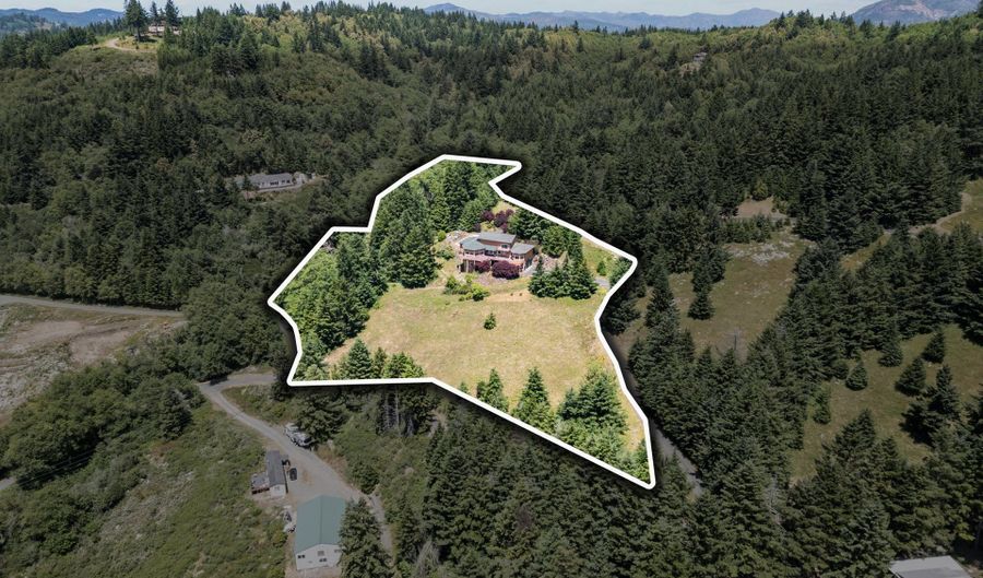 99075 MCVAY CREEK Rd, Brookings, OR 97415 - 5 Beds, 5 Bath
