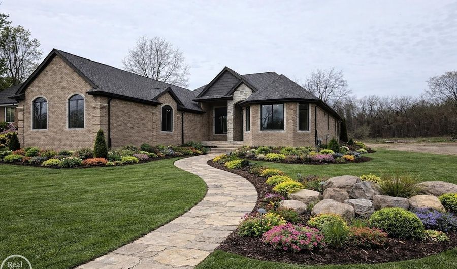 854 Hemlock Dr, Addison, MI 48370 - 3 Beds, 3 Bath