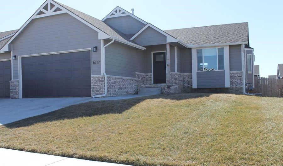 8617 E Chris St, Bel Aire, KS 67226 - 5 Beds, 3 Bath