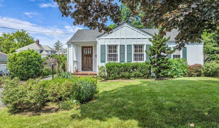 81 7th Ave, Atlantic Highlands, NJ 07716 - 2 Beds, 1 Bath
