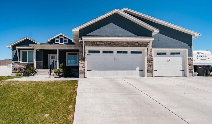 4839 Luxor Dr, Ammon, ID 83401 - 6 Beds, 3 Bath