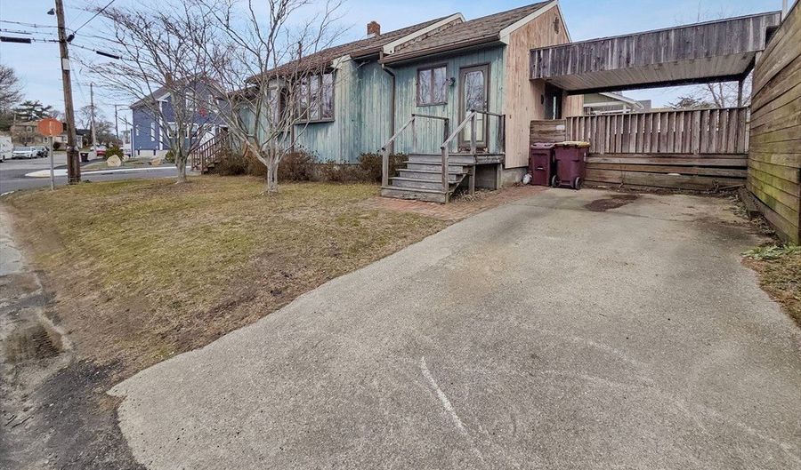 54 Slocum St, Acushnet, MA 02743 - 1 Beds, 1 Bath