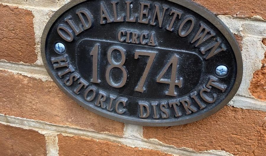 139 N 11TH St, Allentown, PA 18102 - 2 Beds, 2 Bath