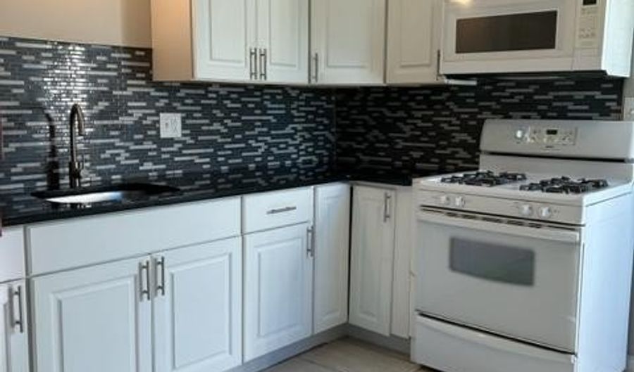 126 W NICHOLSON Rd APT A, Audubon, NJ 08106 - 2 Beds, 1 Bath