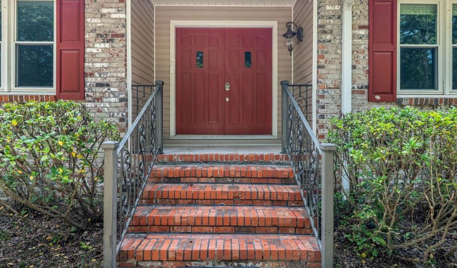 137 OLD SPANISH Trl, Alabaster, AL 35007 - 3 Beds, 2 Bath