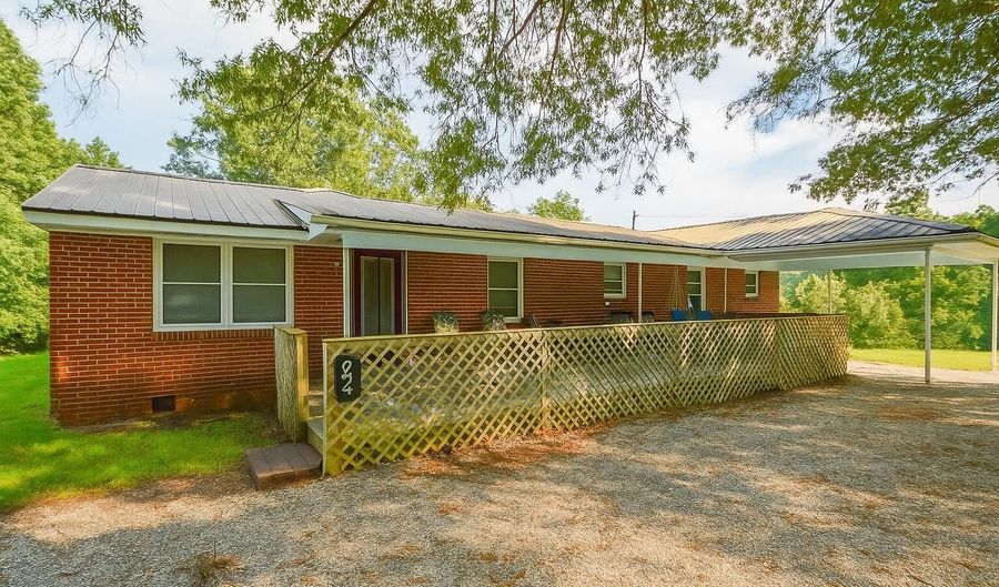 279 Perry Rd, Ackerman, MS 39735 - 3 Beds, 2 Bath