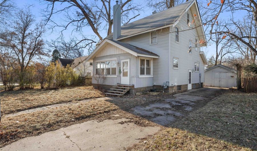 609 Ridgewood Ave, Ames, IA 50010 - 3 Beds, 2 Bath