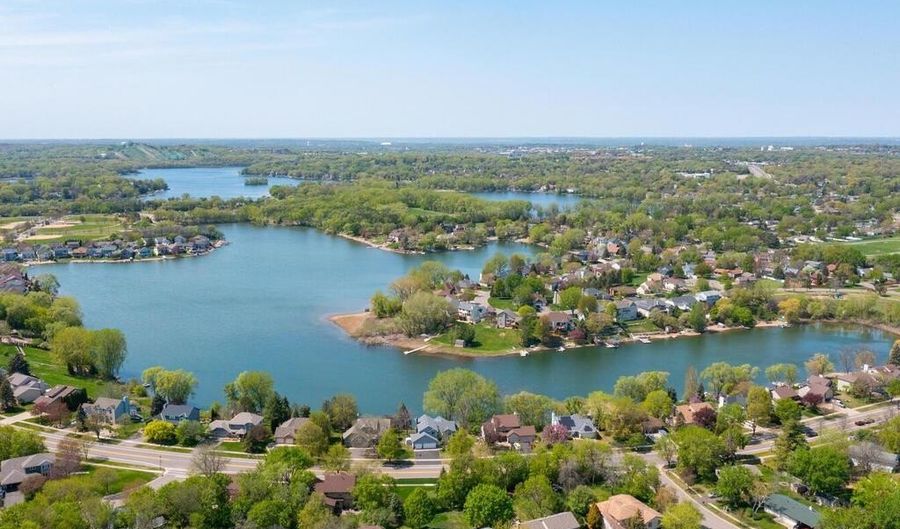 15825 Garden View Dr, Apple Valley, MN 55124 - 4 Beds, 4 Bath