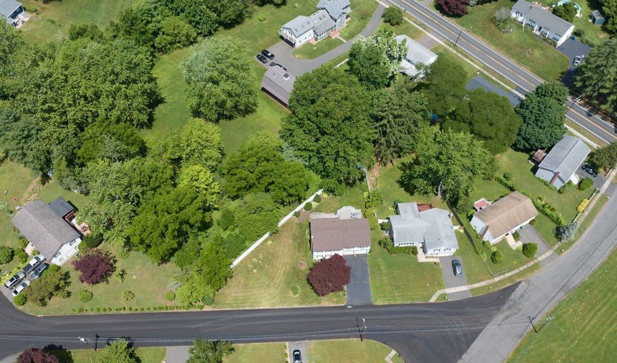 4 Lee Cir, Bloomfield, CT 06002 - 4 Beds, 3 Bath