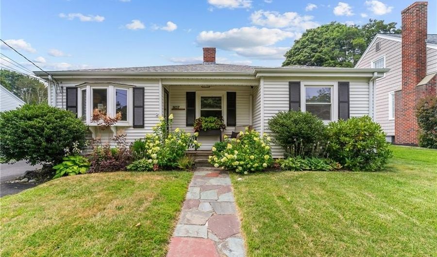 1107 Hope St, Bristol, RI 02809 - 3 Beds, 2 Bath