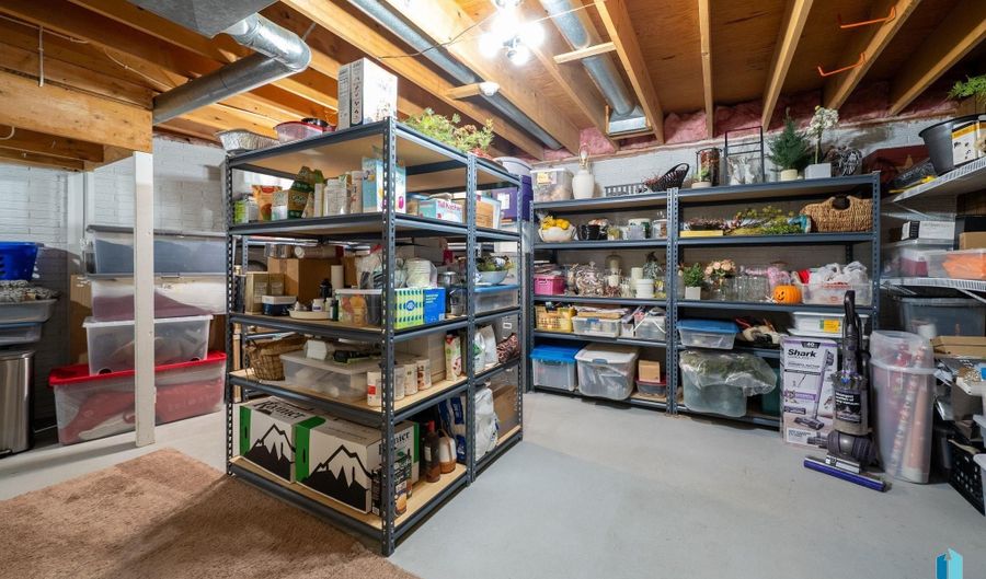 48156 268th St, Brandon, SD 57005 - 5 Beds, 3 Bath