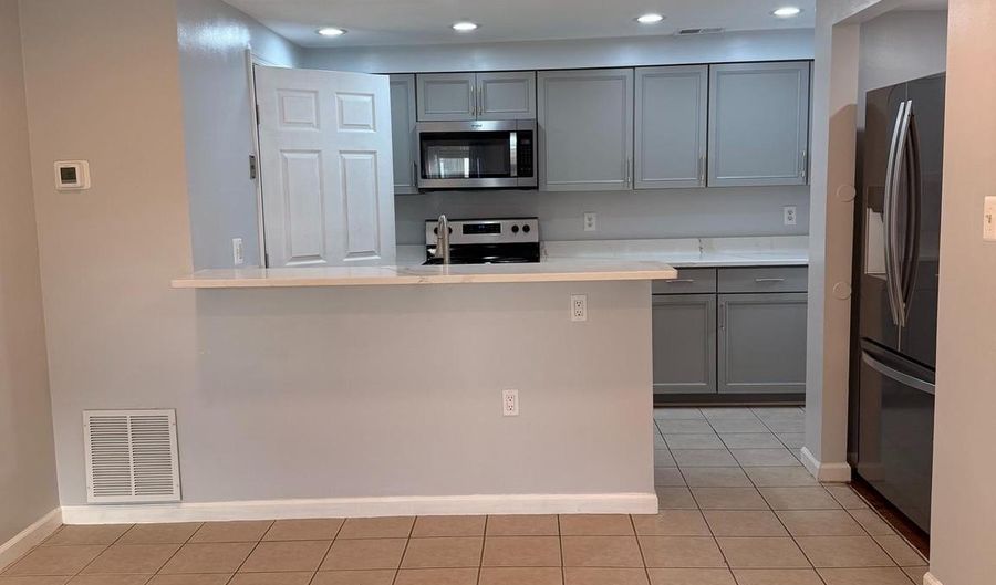 4303 PEMBROOK VILLAGE Dr 15, Alexandria, VA 22309 - 4 Beds, 2 Bath