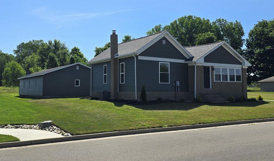 1014 Eckart Ave, Auburn, IN 46706 - 2 Beds, 1 Bath