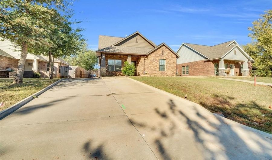 322 S Watson St, Alvarado, TX 76009 - 3 Beds, 2 Bath