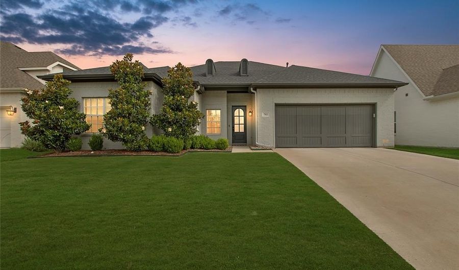 712 Tallgrass Dr, Aledo, TX 76008 - 3 Beds, 3 Bath