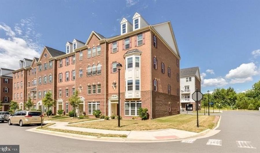 21613 ROMANS Dr, Ashburn, VA 20147 - 3 Beds, 2 Bath