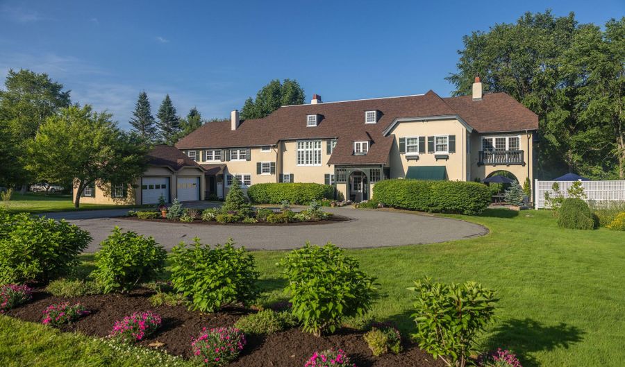 18 Bayside Dr, Belfast, ME 04915 - 6 Beds, 5 Bath