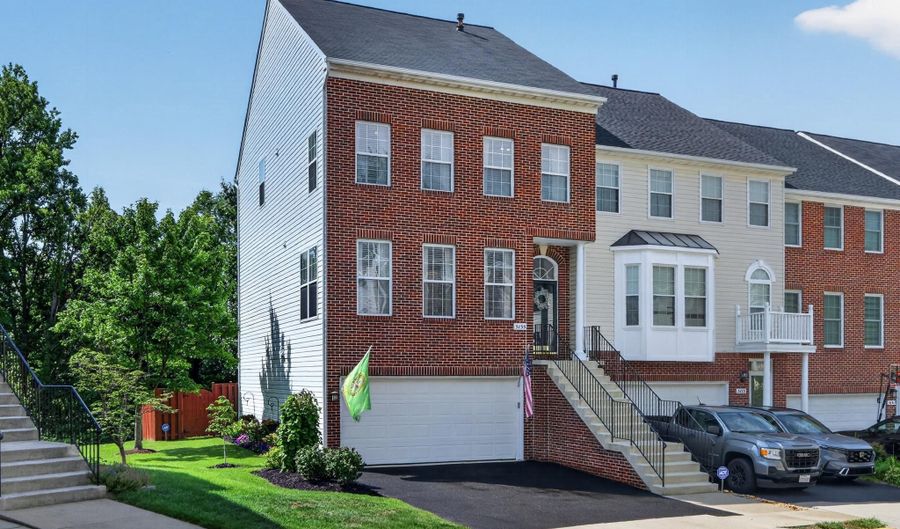 5155 BALLYCASTLE Cir, Alexandria, VA 22315 - 3 Beds, 4 Bath
