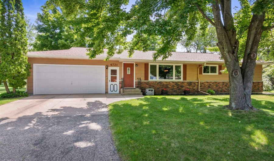 4721 11TH St S, Wisconsin Rapids, WI 54494 - 3 Beds, 2 Bath