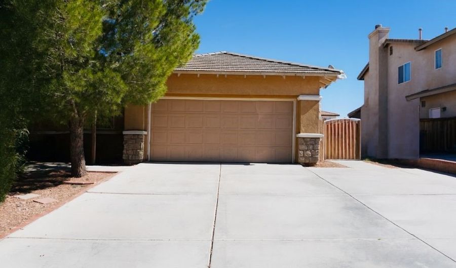 15023 Henderson, Adelanto, CA 92301 - 5 Beds, 3 Bath