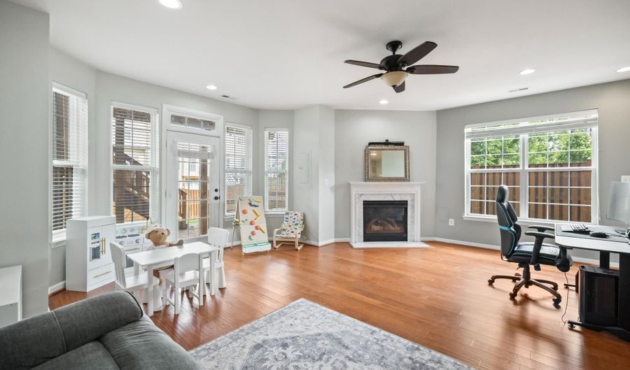 24687 KINGS CANYON Sq, Aldie, VA 20105 - 3 Beds, 4 Bath