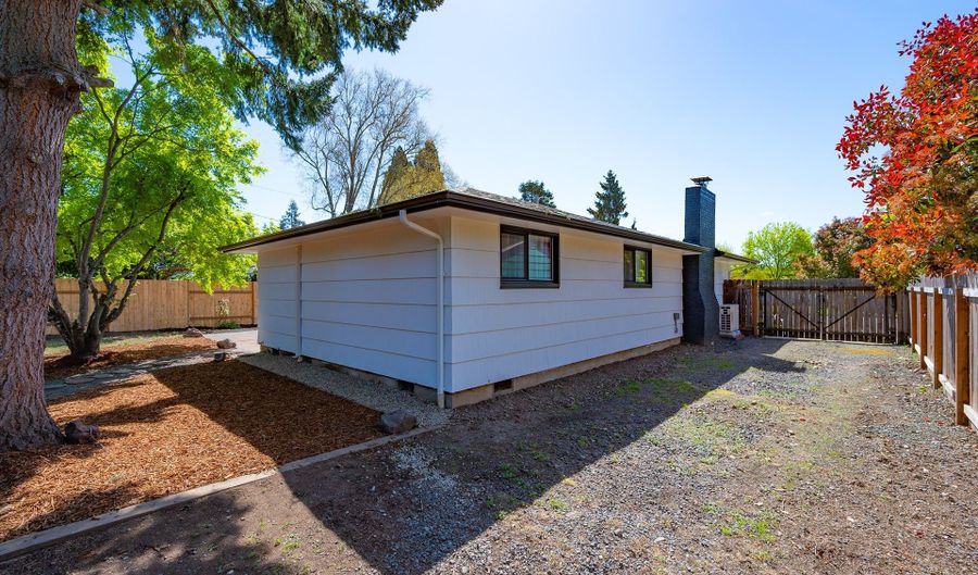 743 ARMSTRONG Ave, Eugene, OR 97404 - 4 Beds, 2 Bath