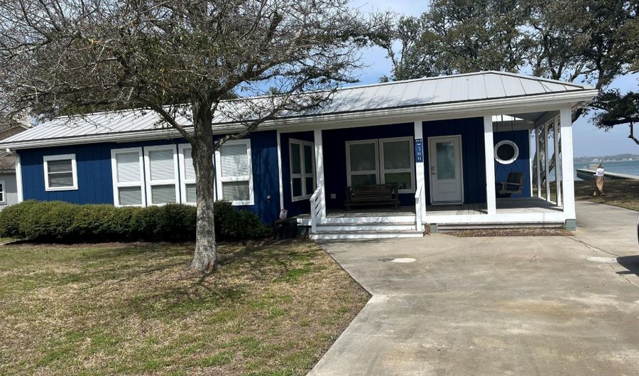 300 Forest Knoll Dr, Atlantic Beach, NC 28512 - 4 Beds, 3 Bath