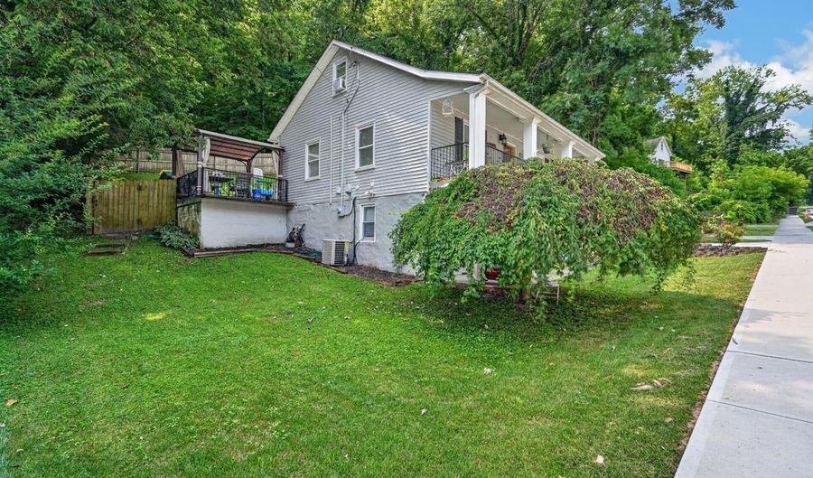 173 Market St, Aurora, IN 47001 - 2 Beds, 2 Bath