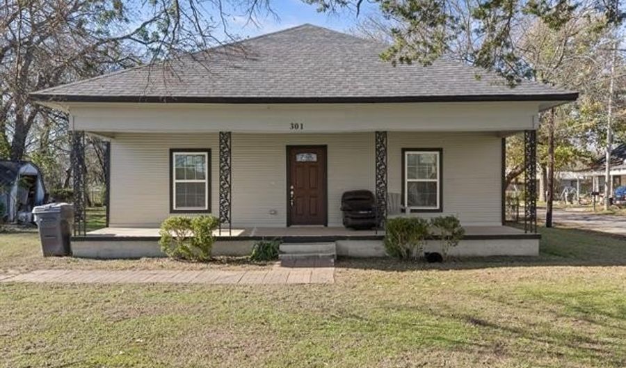 301 Carter St, Ardmore, OK 73401 - 3 Beds, 2 Bath