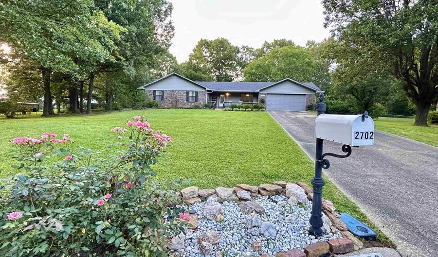 2702 WOODVALE Ln, Benton, AR 72015 - 3 Beds, 2 Bath