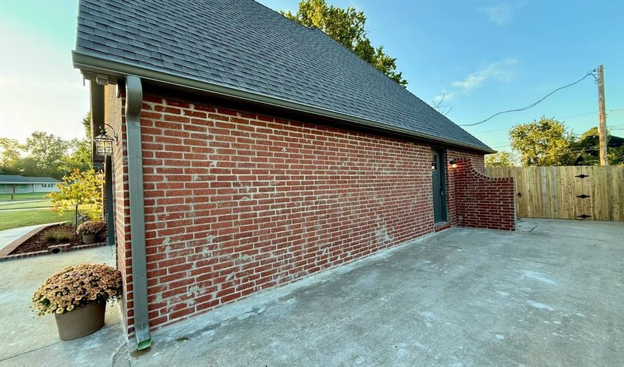 1533 Red Bud Ln, McAlester, OK 74501 - 3 Beds, 3 Bath