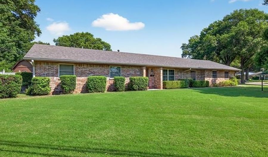 1435 Lariat Dr, Bartlesville, OK 74006 - 3 Beds, 2 Bath