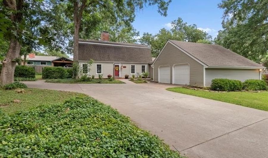 1336 Cherokee Hills Ct, Bartlesville, OK 74006 - 4 Beds, 3 Bath